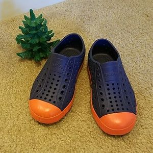 NATIVE navy/orange shoes - size 9 (little kid)
